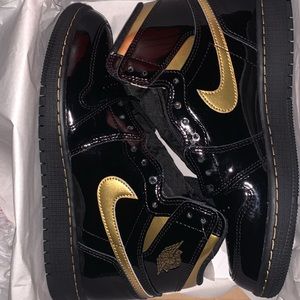 Air Jordan 1 Retro High OG GS Black/Metallic Gold